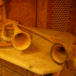 Nachbau alpenländischer Instrumente (Alphörner in verschiedenen Ausführungen)